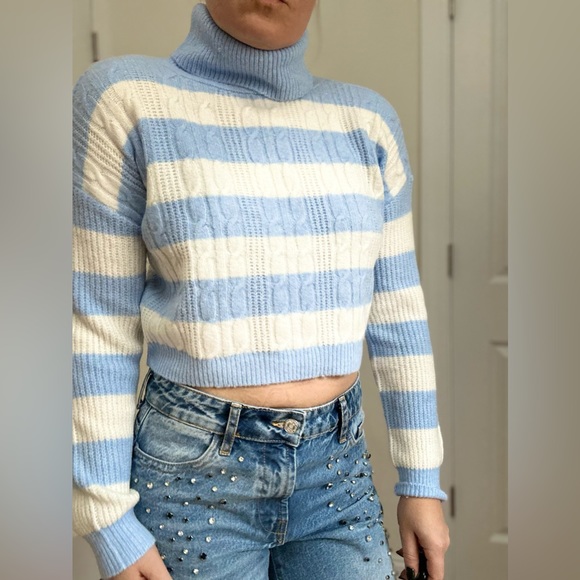 Cropped Cable Knit Turtle Neck Stripe Sweater - Picture 4 of 6